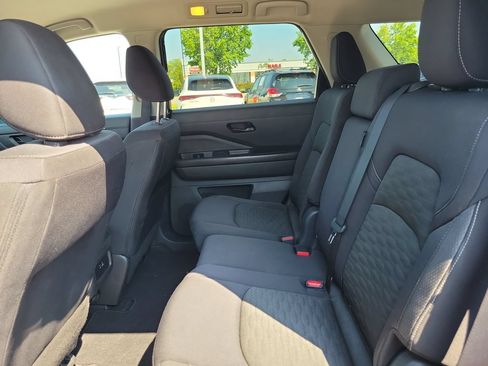 Used 2024 Nissan Pathfinder S AWD/4WD image 14