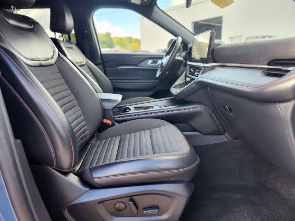 Certified 2025 Ford Explorer ST-Line w/ Premium Package AWD/4WD image 11