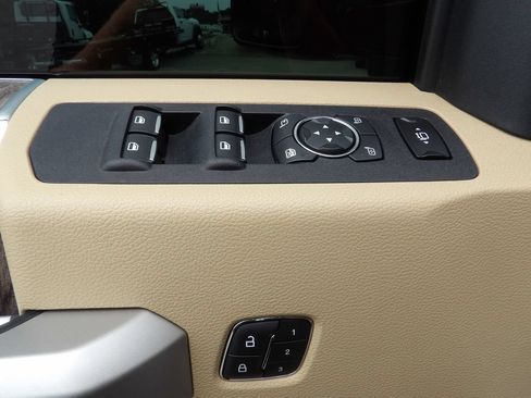 Used 2019 Ford F250 Lariat w/ Lariat Ultimate Package AWD/4WD image 15