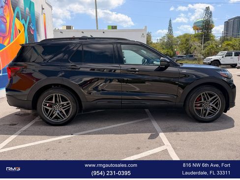 Used 2025 Ford Explorer ST-Line w/ Premium Package RWD image 5