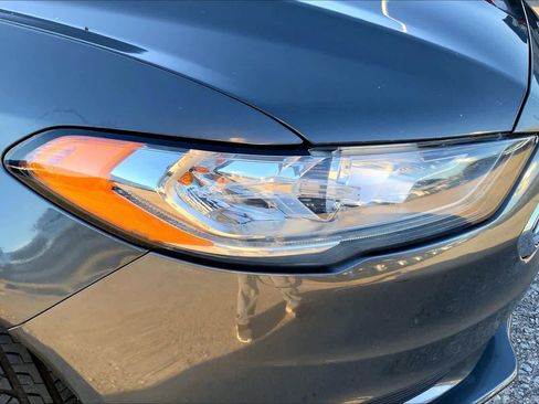 Used 2018 Ford Fusion SE w/ Fusion SE Technology Package image 23