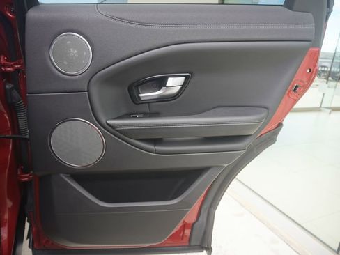 Used 2019 Land Rover Range Rover Evoque SE image 25