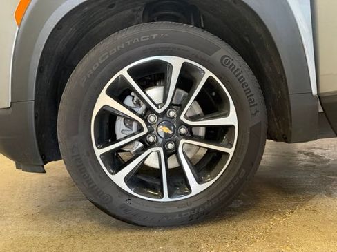 Used 2025 Chevrolet TrailBlazer LT AWD/4WD image 29