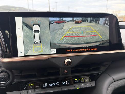 Used 2025 Toyota Crown Signia w/ Advanced Technology Package image 16