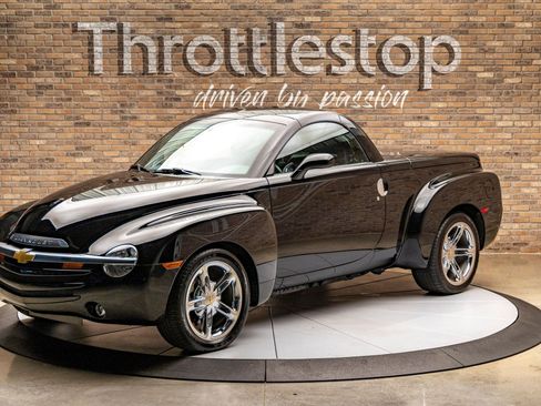 Used 2005 Chevrolet SSR w/ Preferred Equipment Group image 4