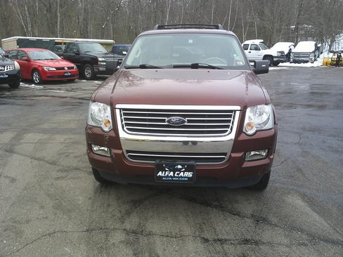 Used 2009 Ford Explorer XLT image 2