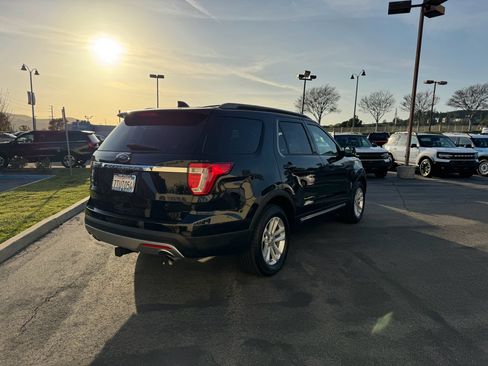 Used 2016 Ford Explorer XLT w/ Equipment Group 202A image 7