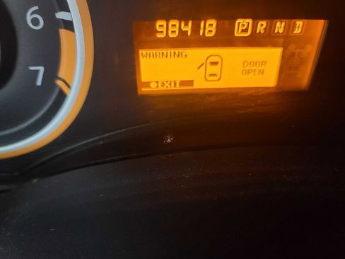 Used 2015 Nissan Titan SV image 23