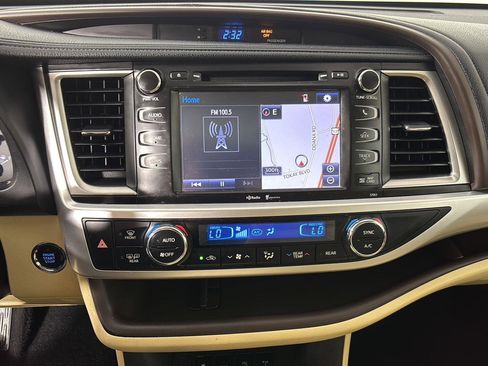 Used 2015 Toyota Highlander XLE AWD/4WD image 34