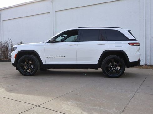 Used 2023 Jeep Grand Cherokee Altitude image 46