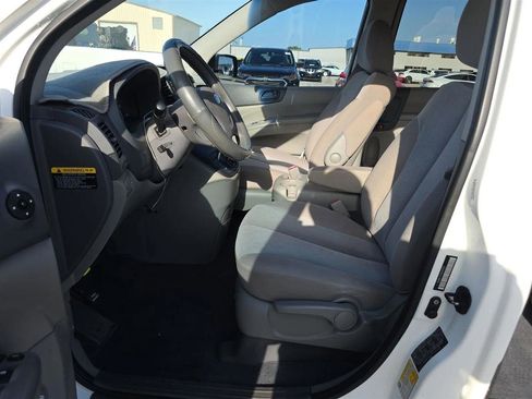 Used 2009 Kia Sedona LX image 13