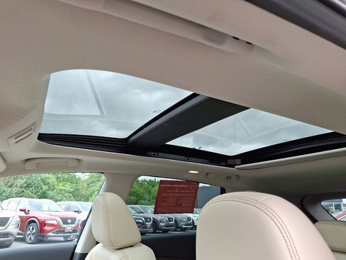 Certified 2023 Nissan Murano Platinum w/ Cargo Package image 17