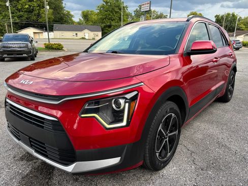 Used 2023 Kia Niro EX FWD image 4