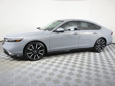 Used 2025 Honda Accord Touring image 2