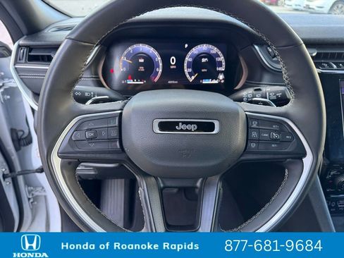 Used 2024 Jeep Grand Cherokee L Laredo image 12