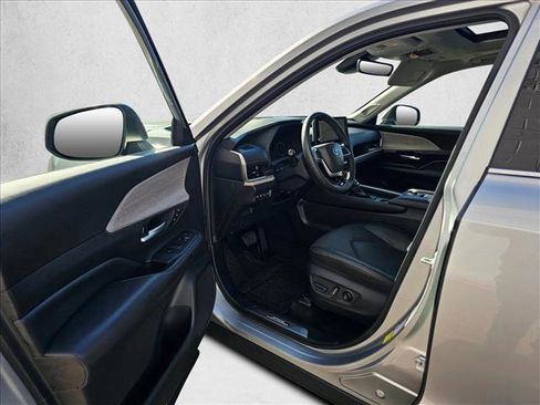 Used 2024 Toyota Grand Highlander Limited image 18