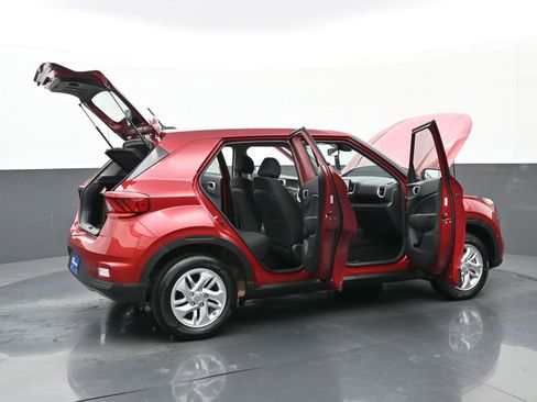 Certified 2025 Hyundai Venue SE image 41