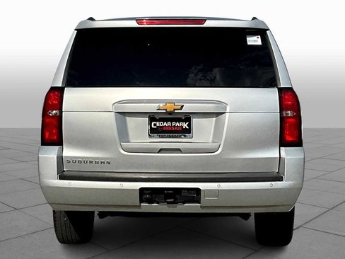 Used 2020 Chevrolet Suburban LT image 4