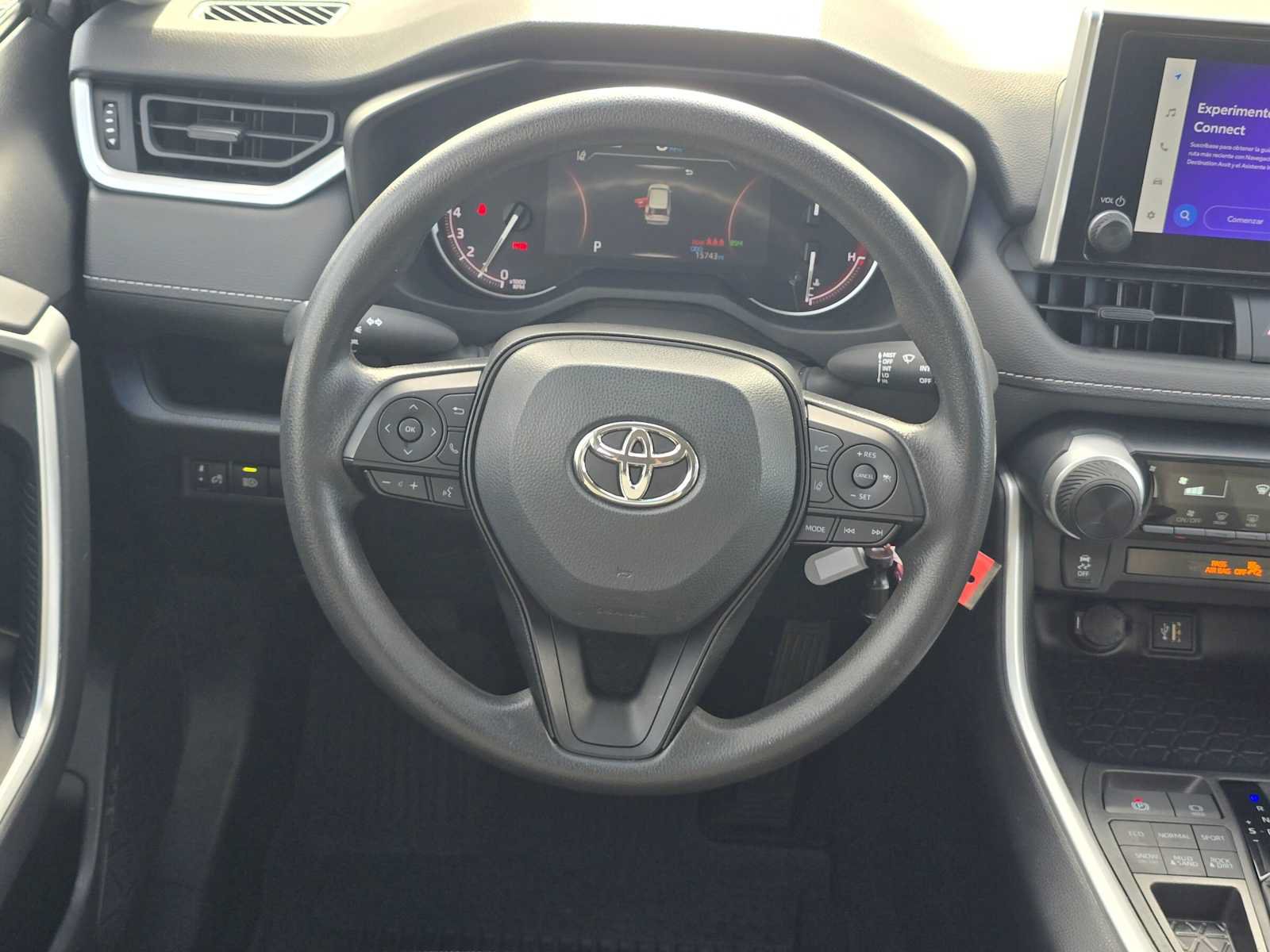 Used 2024 Toyota RAV4 LE AWD/4WD image 19