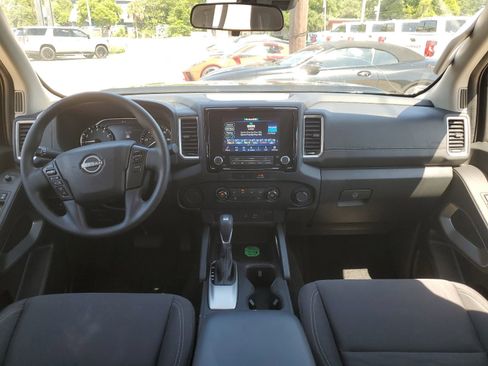 Used 2022 Nissan Frontier SV RWD image 9