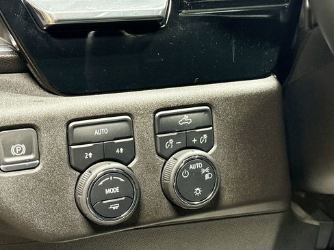 Used 2024 Chevrolet Silverado 1500 LT image 10