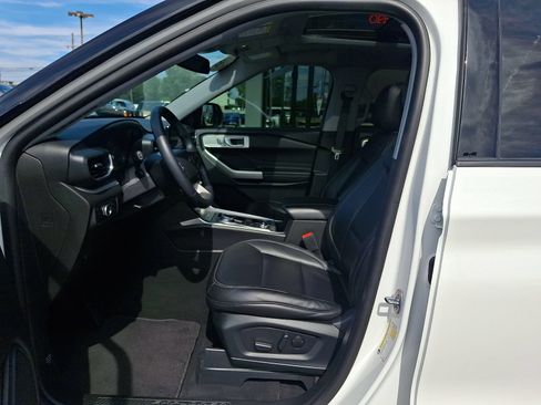 Used 2023 Ford Explorer XLT w/ Equipment Group 202A AWD/4WD image 12