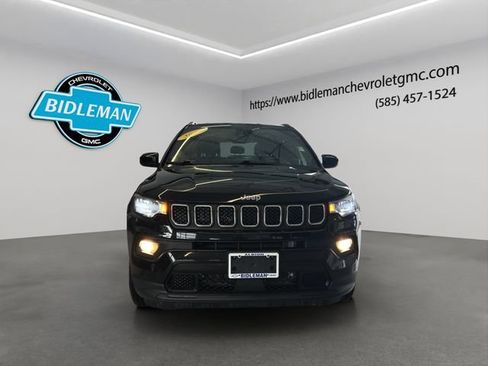 Used 2024 Jeep Compass Latitude AWD/4WD image 2
