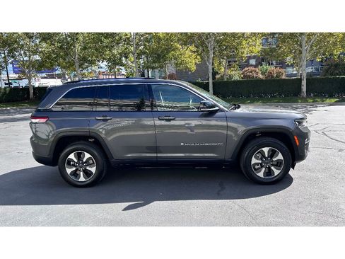 Used 2023 Jeep Grand Cherokee 4WD 4xe image 6