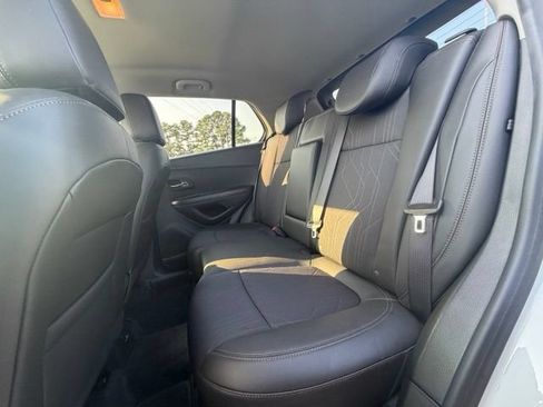 Used 2022 Chevrolet Trax LT w/ LT Convenience Package FWD image 13