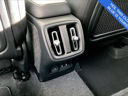 Certified 2025 Volvo XC40 B5 Plus image 31