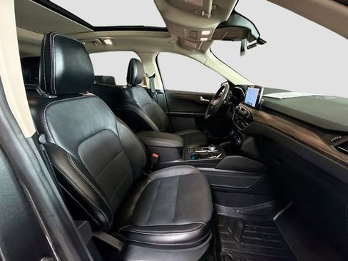 Used 2020 Ford Escape Titanium image 30