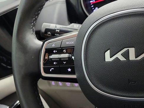 Used 2024 Kia Carnival EX FWD image 26