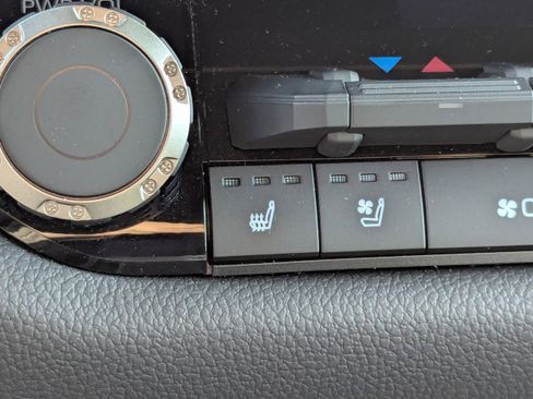 Used 2025 Toyota Tundra Limited image 21