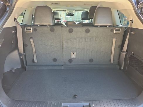 Used 2021 Toyota Highlander XLE AWD/4WD image 26