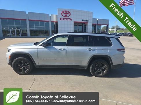 Used 2024 Jeep Grand Cherokee L Altitude AWD/4WD image 7