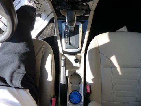 Used 2016 Ford Fiesta Titanium FWD image 33