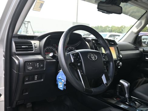 Used 2020 Toyota 4Runner TRD Off-Road Premium w/ Moonroof Package AWD/4WD image 13