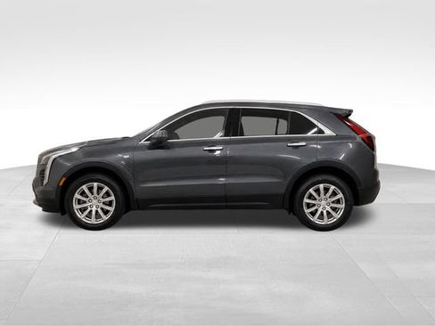 Used 2021 Cadillac XT4 Luxury w/ Cold Weather Package FWD image 4