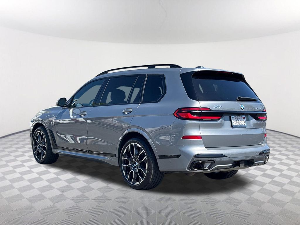 Used 2024 BMW X7 xDrive40i w/ M Sport Package AWD/4WD image 4