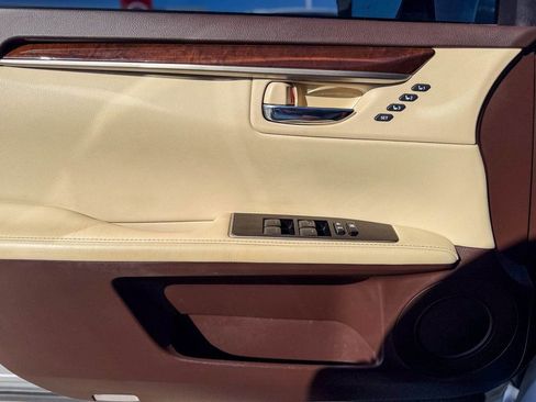 Used 2017 Lexus ES 350 w/ Premium Package image 37