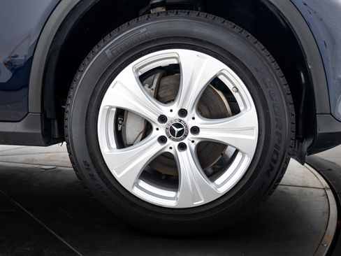 Used 2018 Mercedes-Benz GLC 300 4MATIC image 11