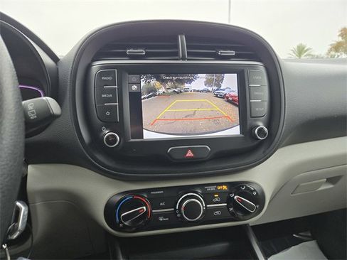 Certified 2023 Kia Soul LX w/ LX Technology Package image 17