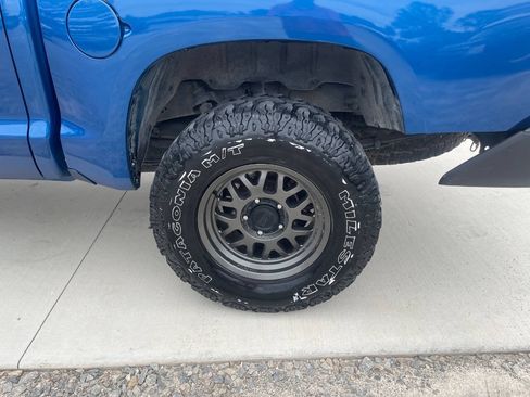Used 2017 Toyota Tundra SR5 w/ SR5 Upgrade Package AWD/4WD image 14
