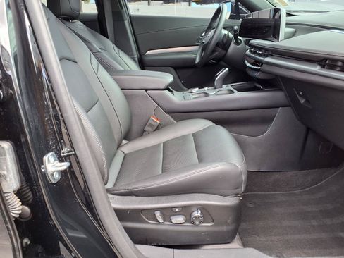 Used 2024 Cadillac XT4 Premium Luxury FWD image 11