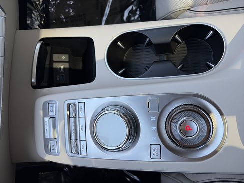 Used 2023 Genesis GV70 2.5T w/ Advanced Package image 15