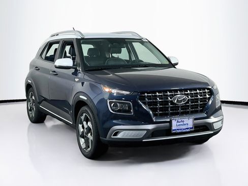 Used 2023 Hyundai Venue Limited w/ Cargo Package FWD image 3