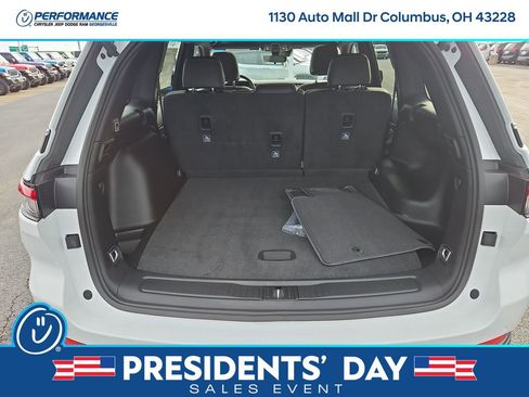 New 2025 Jeep Grand Cherokee Altitude image 11