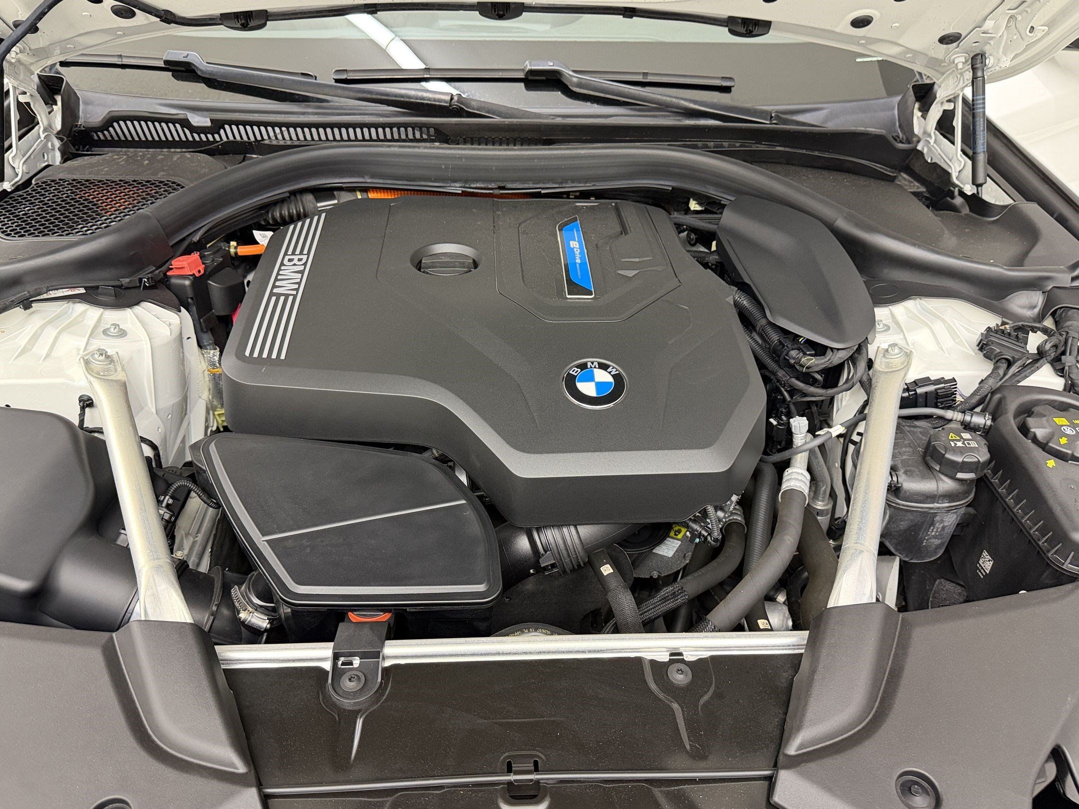 Certified 2023 BMW 530e w/ Convenience Package RWD image 34