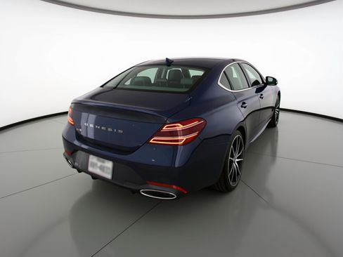 Used 2025 Genesis G70 2.5T image 9