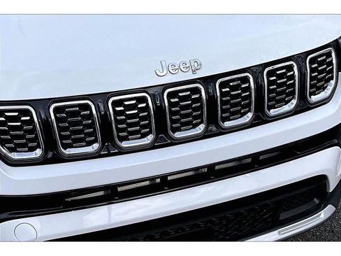 Certified 2024 Jeep Compass Limited image 32